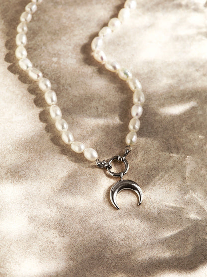 Crescent Pearl Kette