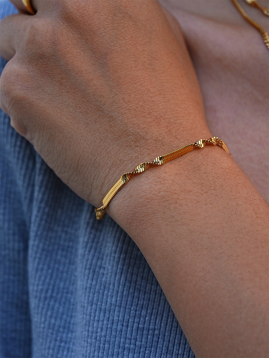 Full of Twist ARMBAND