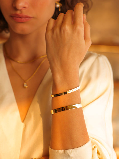 Eclipse Halo Medium Armcuff