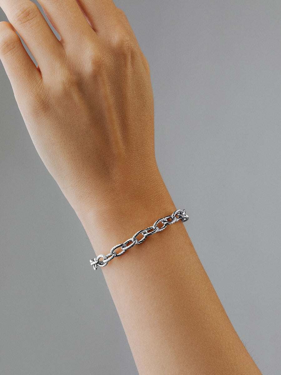 Poised Armband
