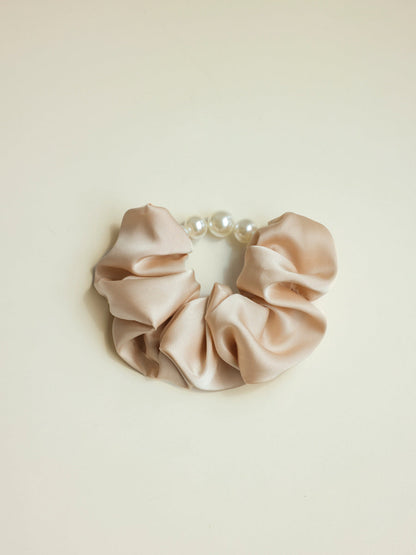 Pearl Elegance Beige Scrunchie