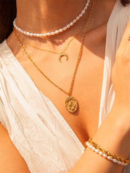 Nature's Embrace of Artemis Kette
