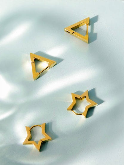 Triangle Huggie Ohrringe