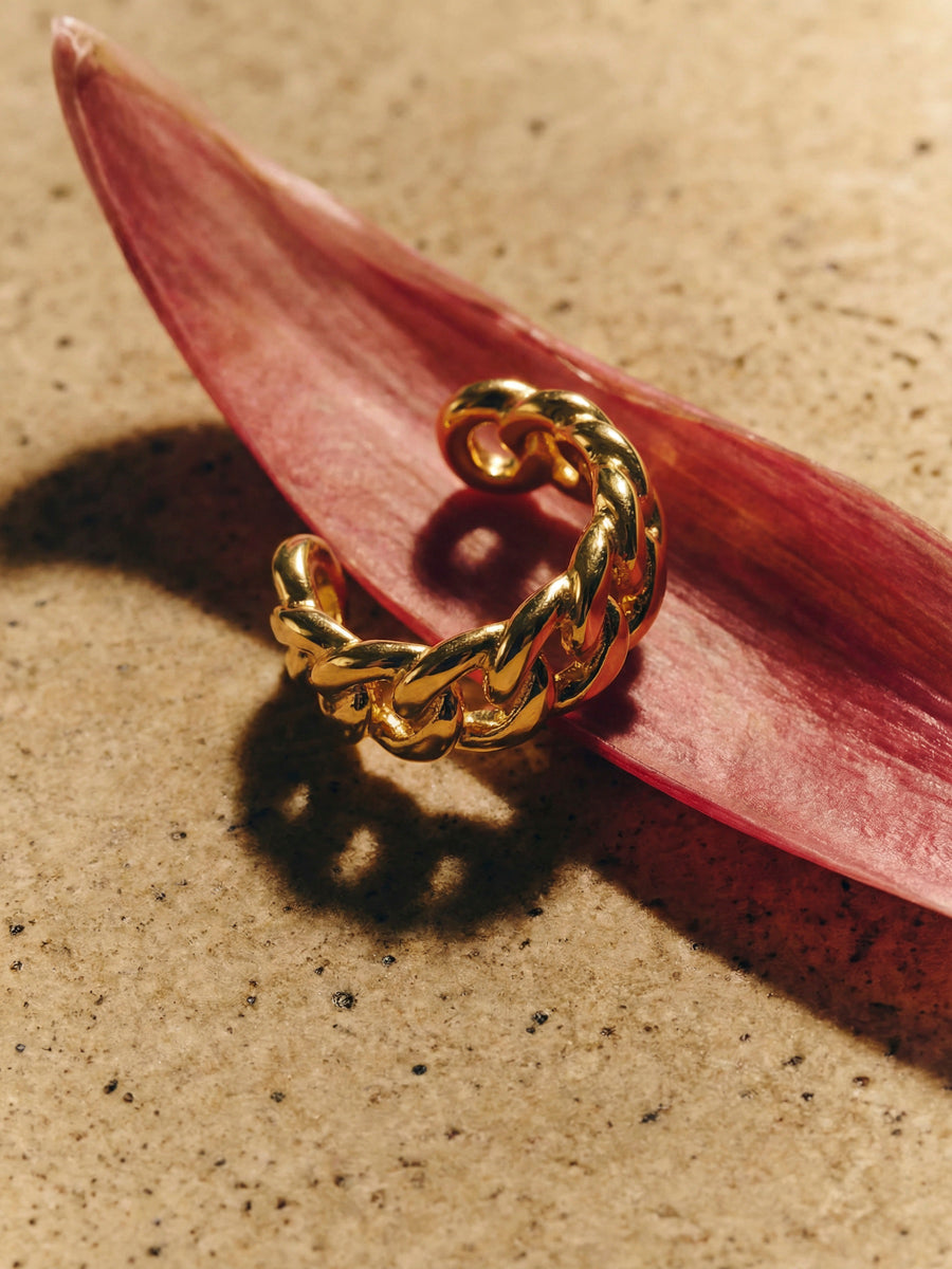 Gentle Twist Earcuff