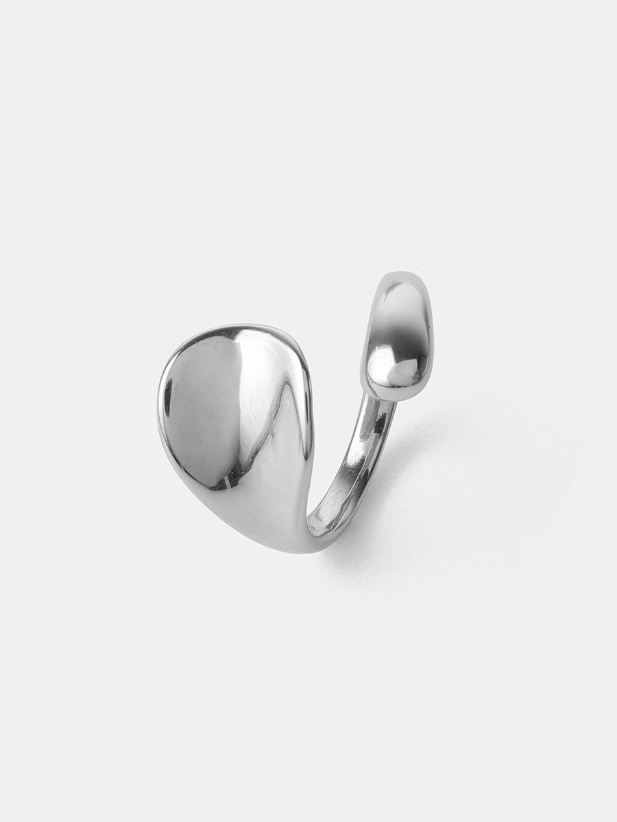 Fluid Band Ring