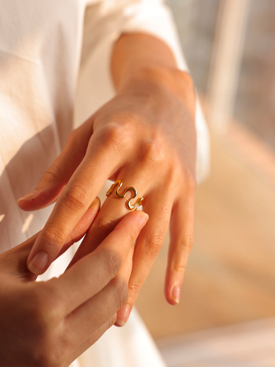 Graceful Wave Ring