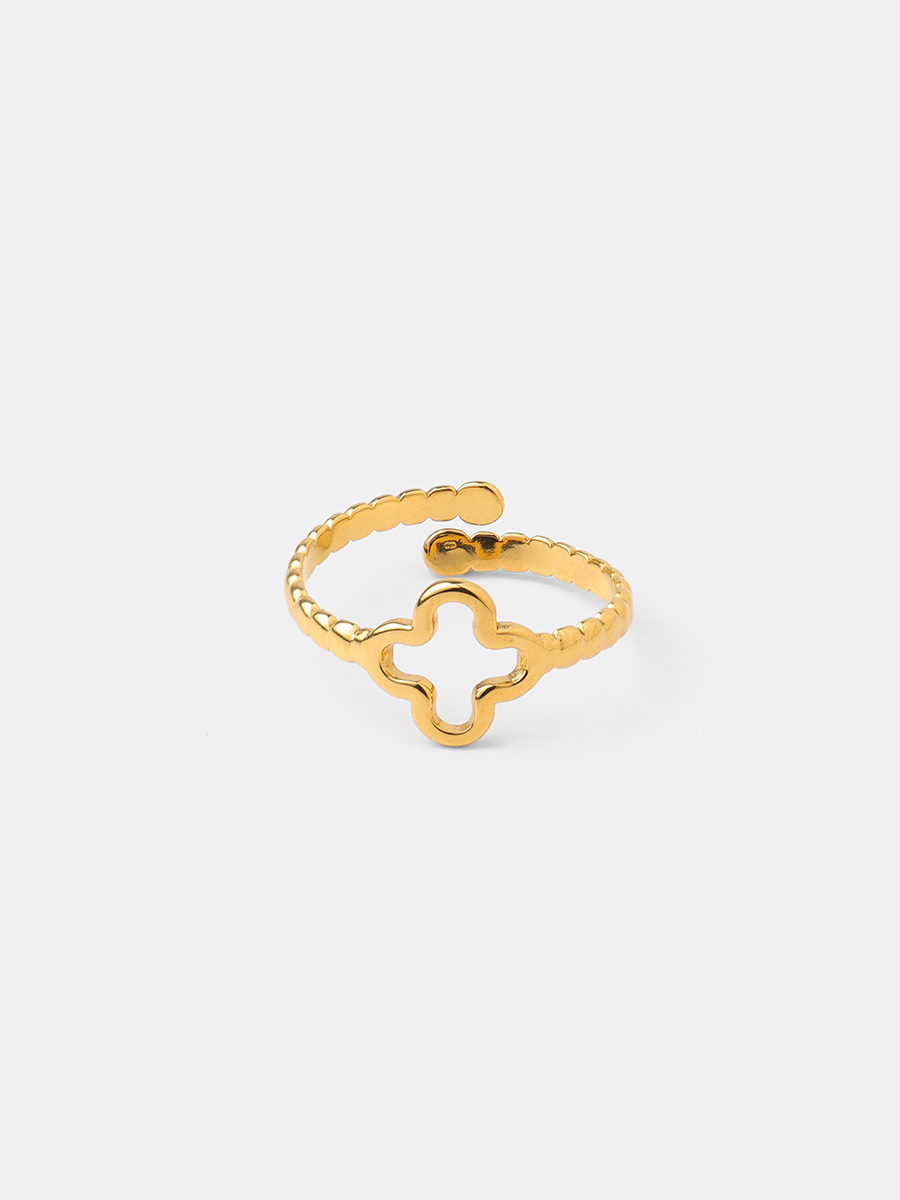 Graceful Clover Ring