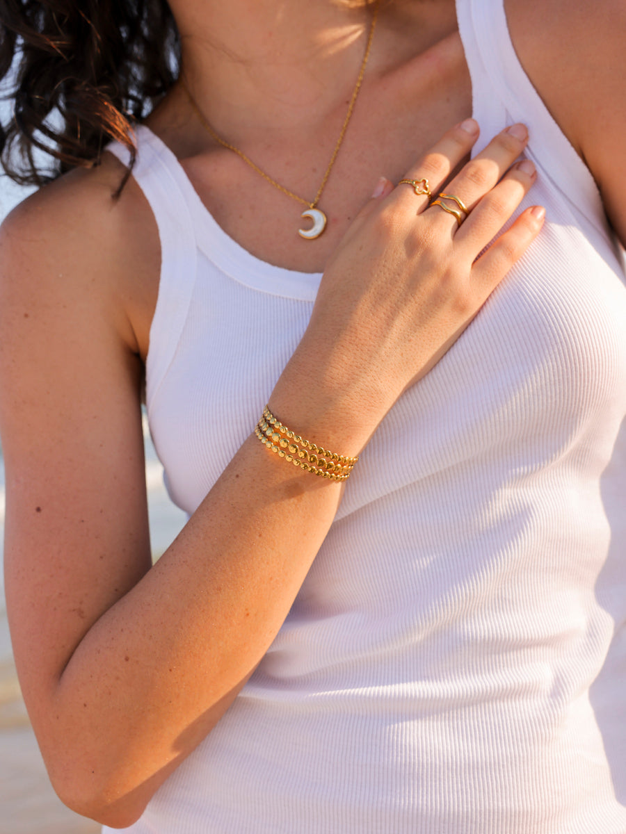 Graceful Clover Ring