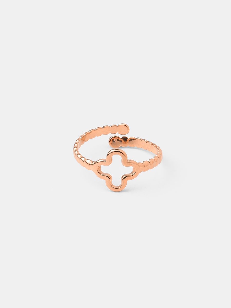 Graceful Clover Ring