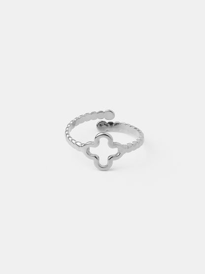 Graceful Clover Ring