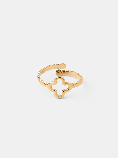 Graceful Clover Ring