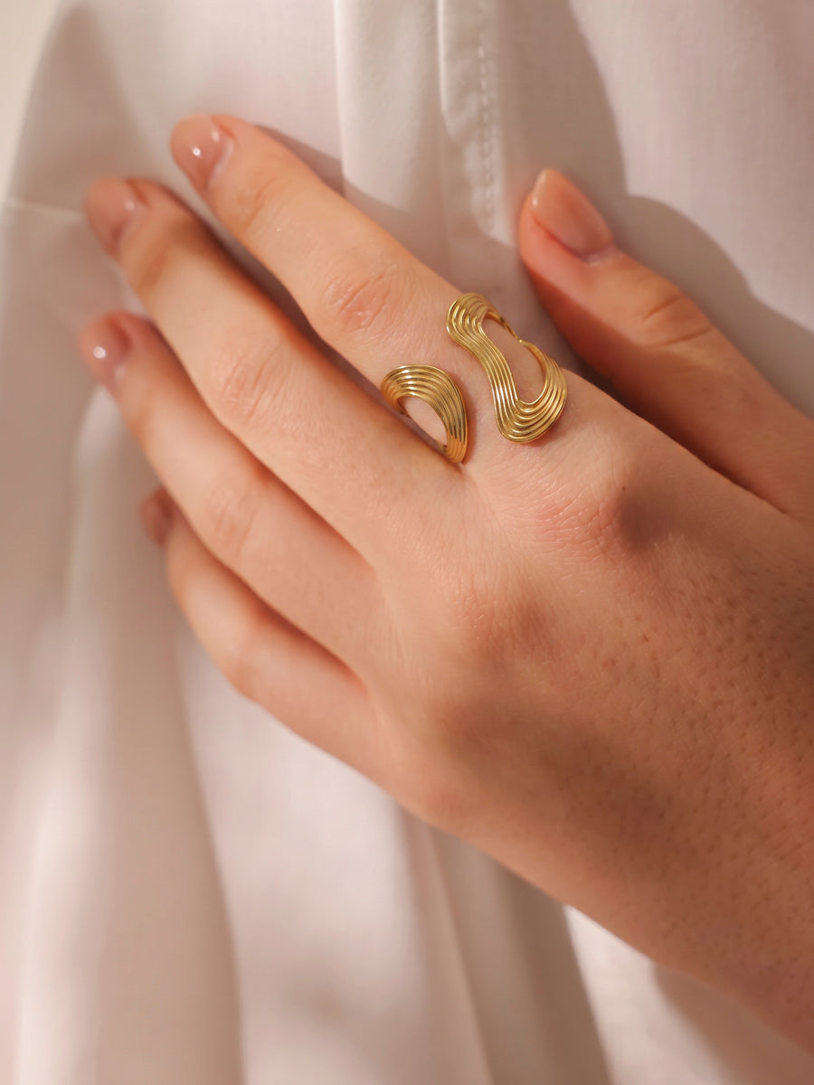 Graceful Curve Ring