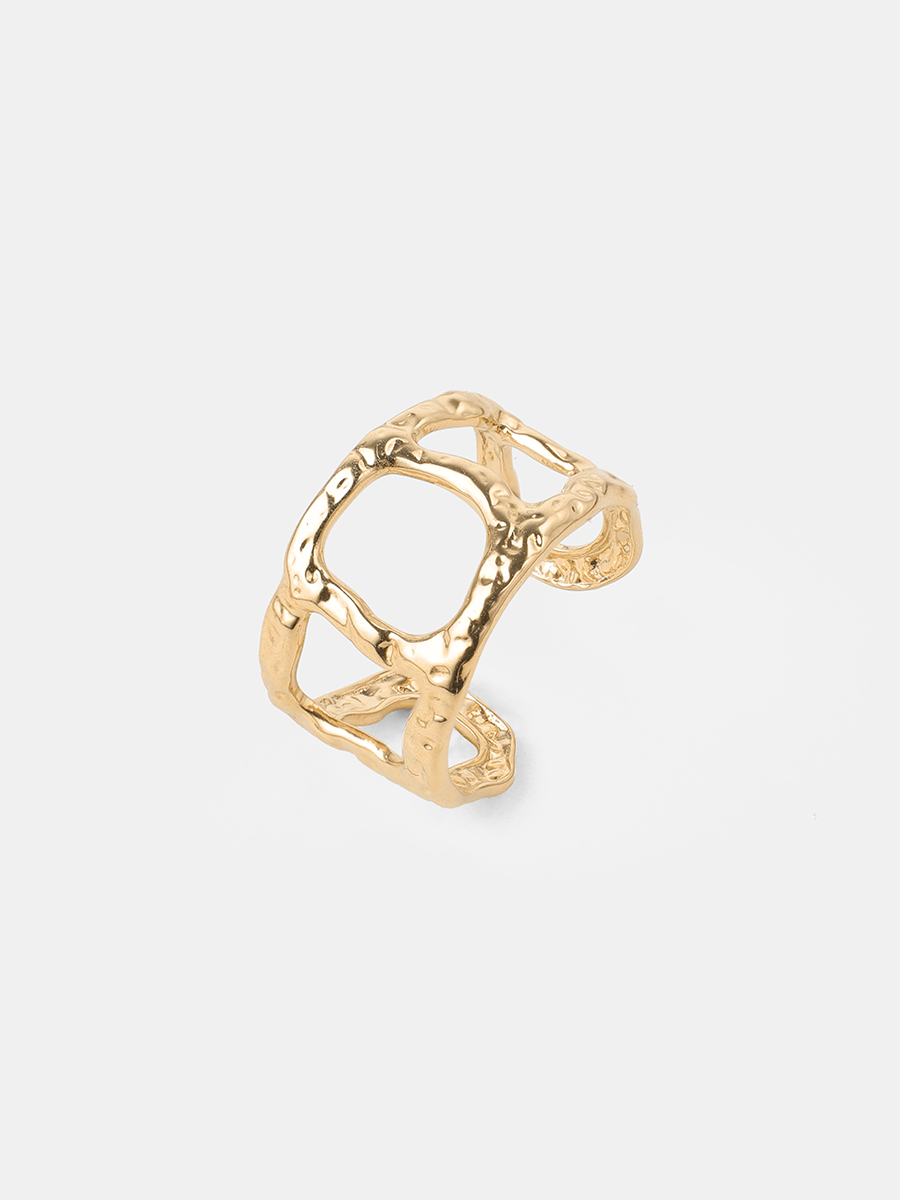 Infinite Trace Ring