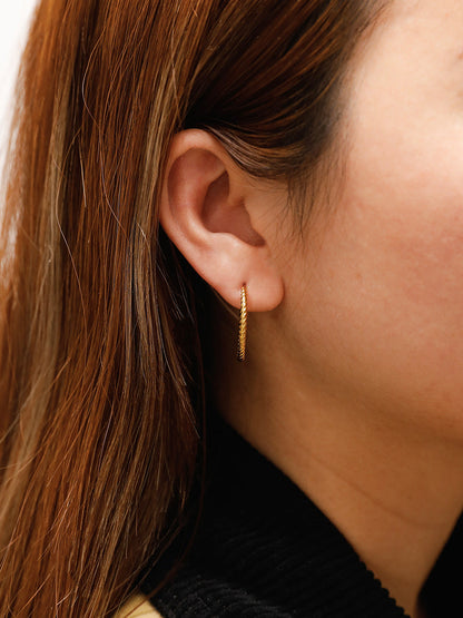 23mm Modern Twist Medium Ohrringe